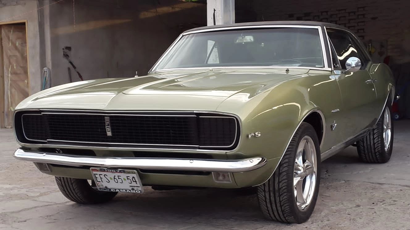 Chevrolet Camaro verde menta clásico