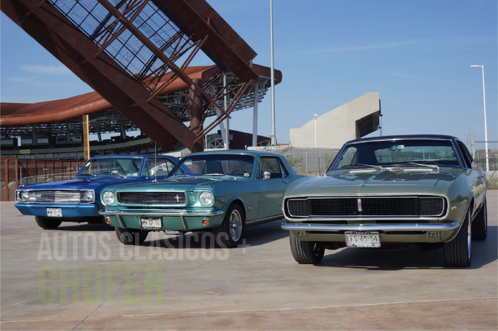 Ford Mustang azul clásico